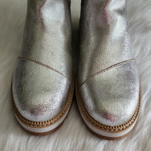 *NWOB* Toms McKenna Silver Astro Boot - Picture 4 of 7